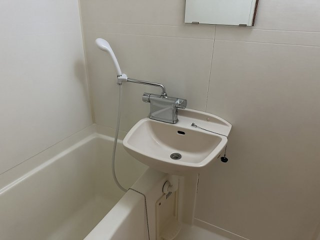 レオパレス太陽の浴室|ベッド下収納