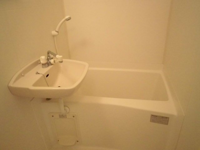 レオパレスアルファの浴室|きれいなお風呂です