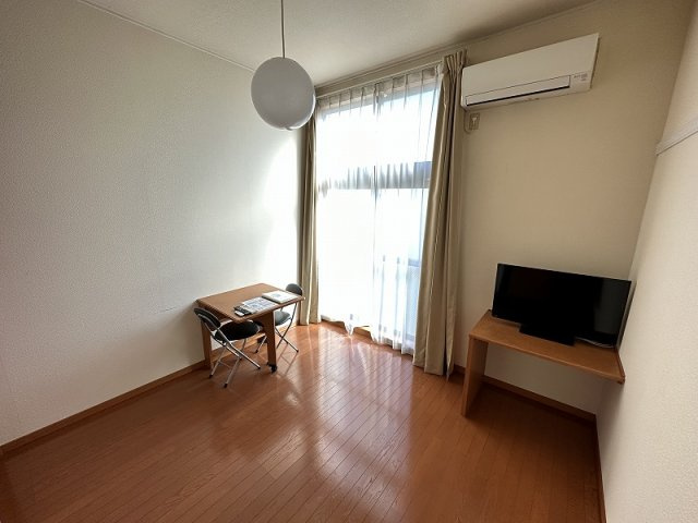 レオパレスアルファの居間・リビング|ゆったりとした居間です