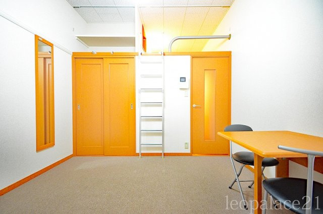 レオパレスＧｒａｃｅの寝室|広くて明るい寝室
