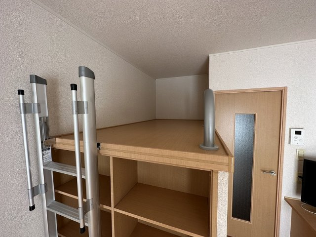 レオパレス中今泉の寝室|開放的な寝室です