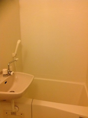 レオパレスポワールみゆきⅡの浴室|落ち着いた空間のお風呂です