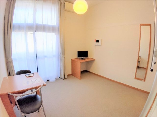 レオパレスポワールみゆきⅡの居間・リビング|おしゃれなリビングです