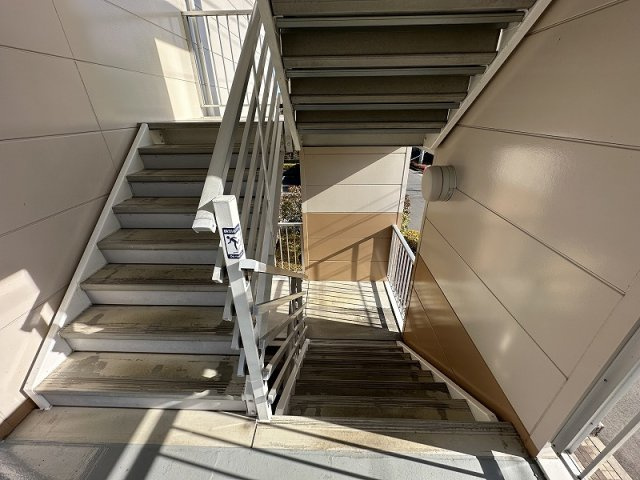 レオパレスグリーンリーフのその他|階段