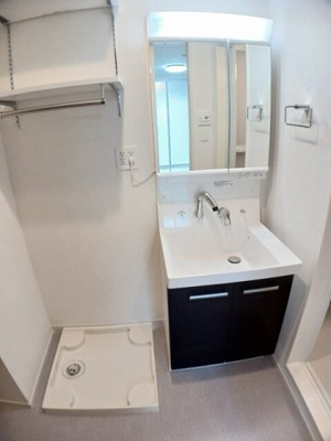 【洗面所】 | ヒカルサ豊橋東田町Ⅱ | 明るい洗面所です