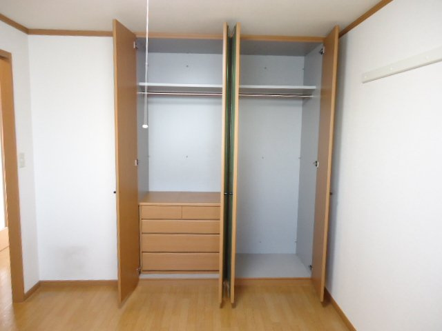 グランド・ソレイユの収納|クローゼット内