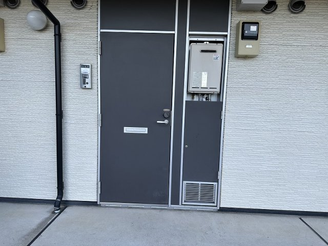 レオパレスシフォンの玄関|収納もある玄関です