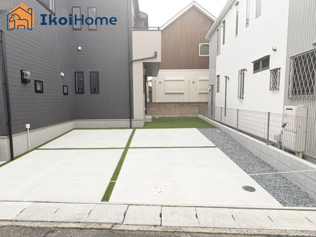 神戸市西区玉津町新方　新築戸建の駐車場|【ホームページに現地動画掲載中】●年中無休：当日予約可●駐車スペース3台可能！来客時にも便利です！