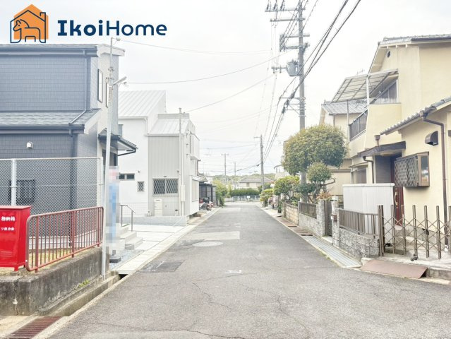 神戸市西区玉津町新方　新築戸建の前面道路含む現地写真|【ホームページに現地動画掲載中】●年中無休：当日予約可●前面道路広く幅員約5.9mございます！