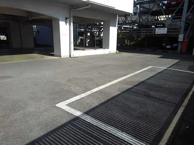 双葉ハイム一条の駐車場|カースペースがあります