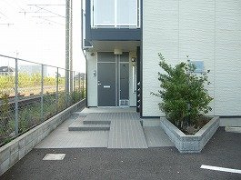 レオパレスティラーノの玄関|ゆったりとした玄関です