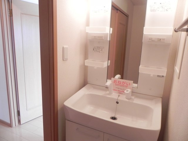 ヴィオラ　Ｃの洗面所|ゆったりとスペースのある洗面所