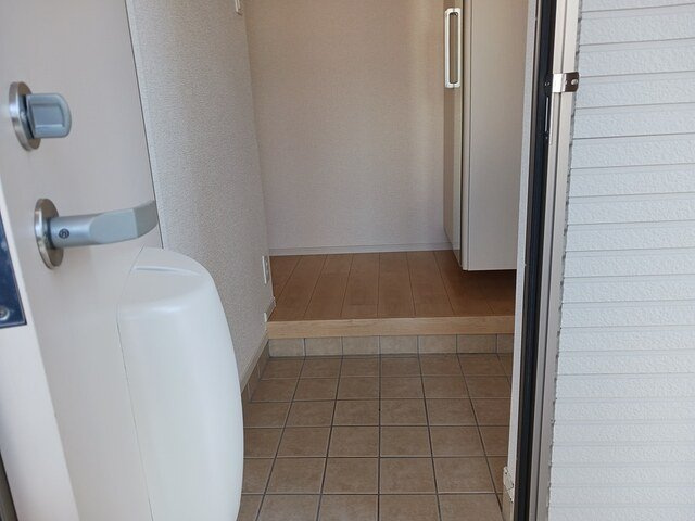 ＴＹハイツ　Ⅰの玄関|収納もある玄関です