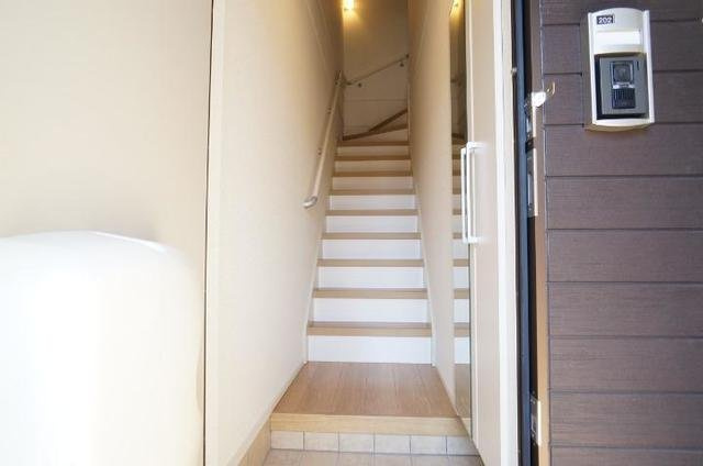 ベルメゾンＫの玄関|明るい玄関です