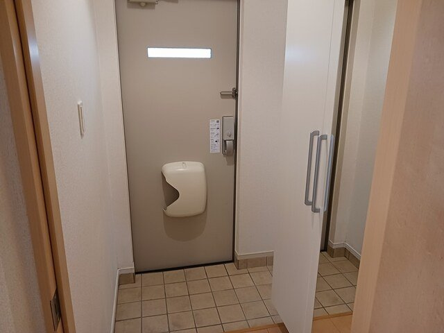 サンライズガーデン　Ａの玄関|収納もある玄関です