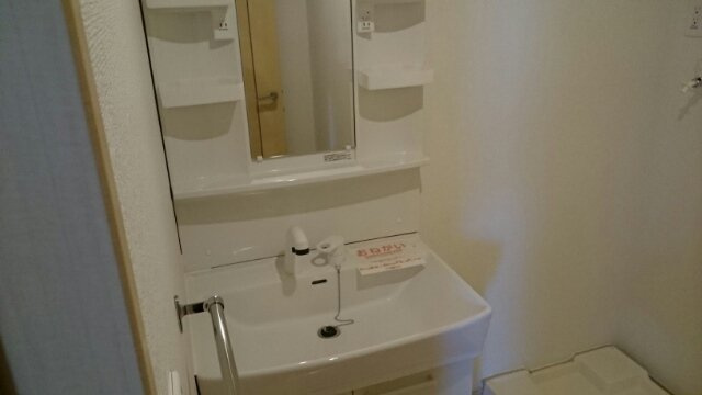 エテルノ・Ｙの洗面所|ゆったりとスペースのある洗面所