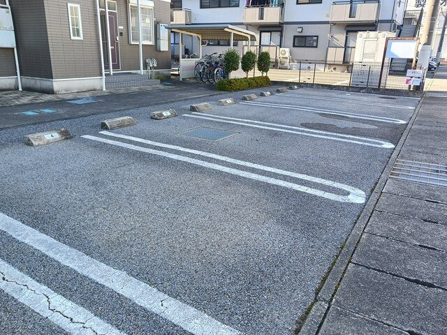 グリーンヒルズの駐車場