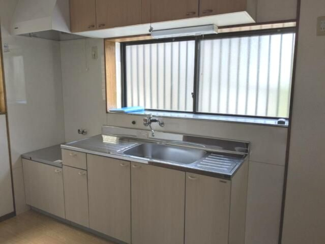 コーポ小西のキッチン|お料理しやすいキッチンです