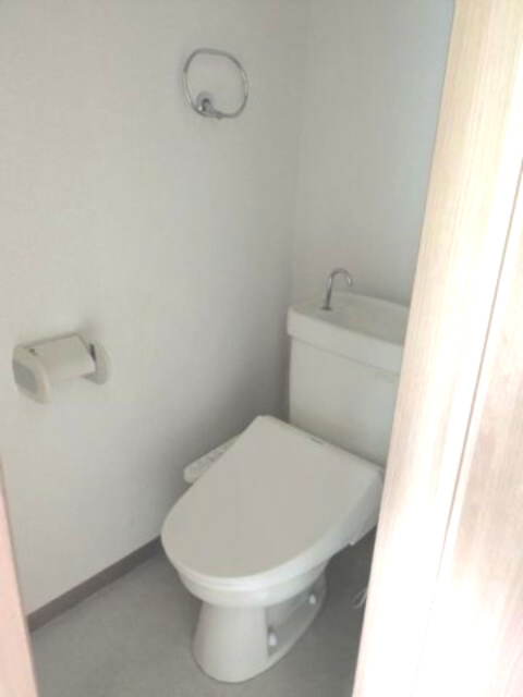 コーポ小西のトイレ|清潔感のあるトイレです