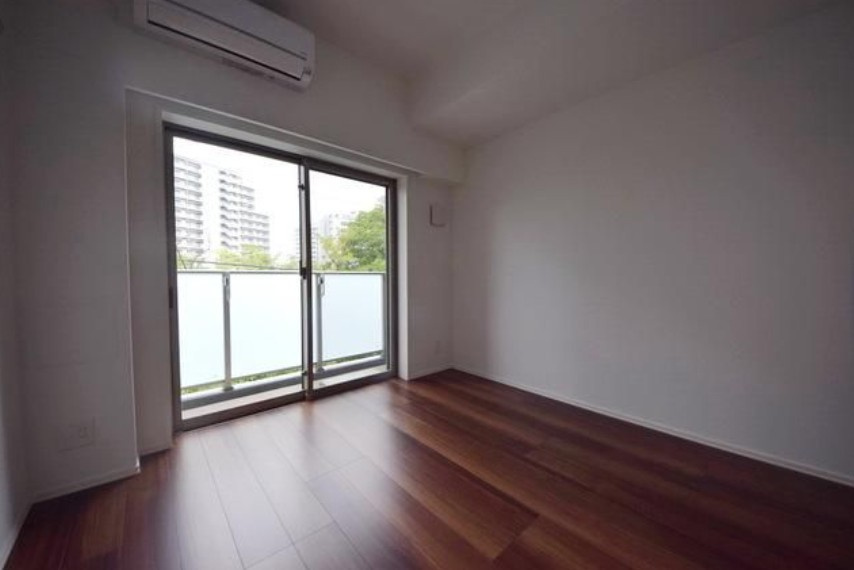 ライジングプレイス綾瀬の居間・リビング