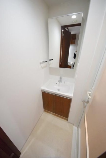 ライジングプレイス綾瀬の独立洗面台