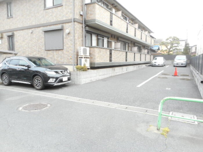 クレール・エスパスの駐車場