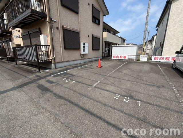 ハイツボヌールの駐車場