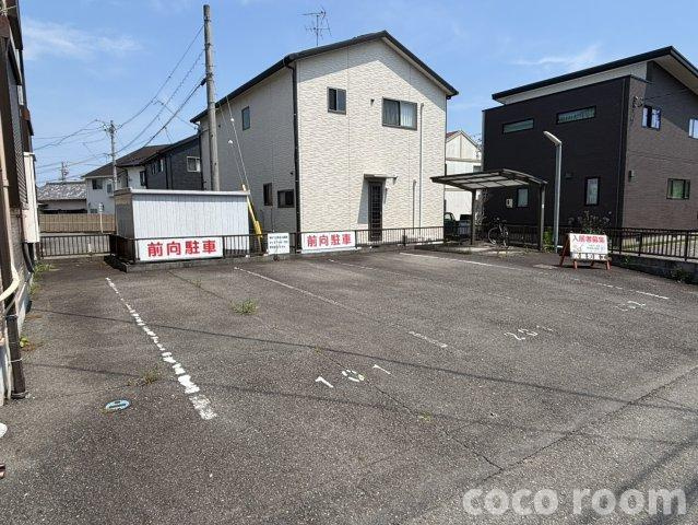 ハイツボヌールの駐車場