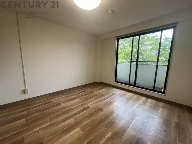 床が落ち着いた色合いで綺麗です♪