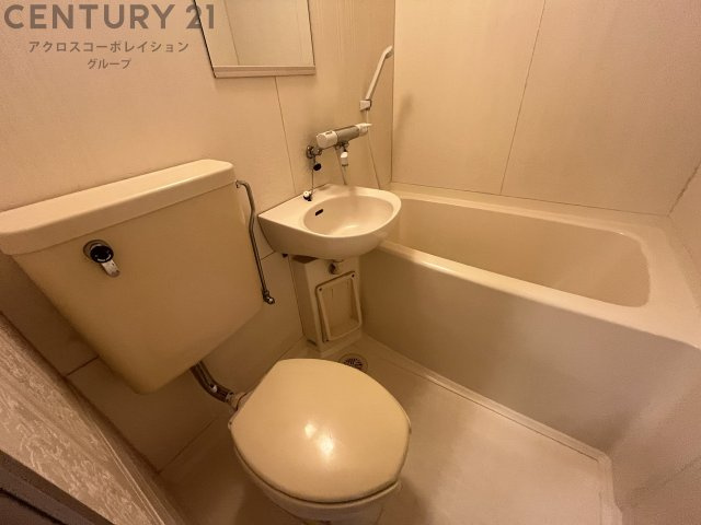浴室内にトイレがあります♪