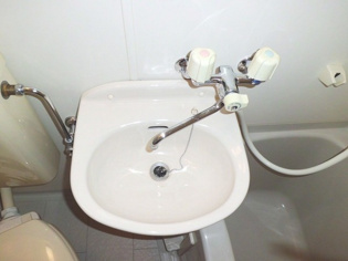 浴室内に洗面台がついてます♪