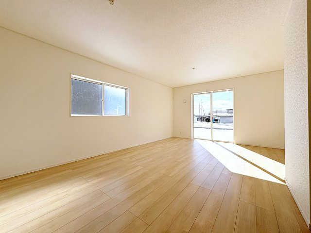 新築戸建・新築建売　福島市飯坂町湯野第7　湯野小・西根中の居間・リビング|21帖のLDKはゆとりがありご家族皆さんでくつろぐことができる空間です！