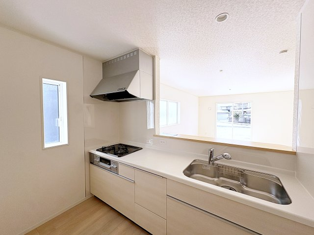 新築戸建・新築建売　福島市飯坂町湯野第7　湯野小・西根中のキッチン|キッチンはカウンターになっているのでリビング全体を見渡すことができます！