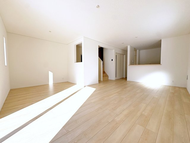 新築戸建・新築建売　福島市飯坂町湯野第7　湯野小・西根中の居間・リビング|21帖で開放感のあるリビングはご家族皆さんの憩いの場です！
