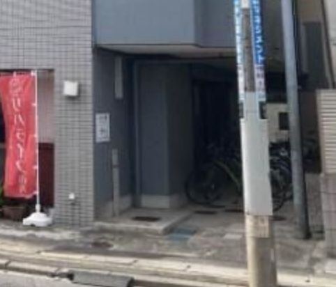 ジュネス八幡のエントランス