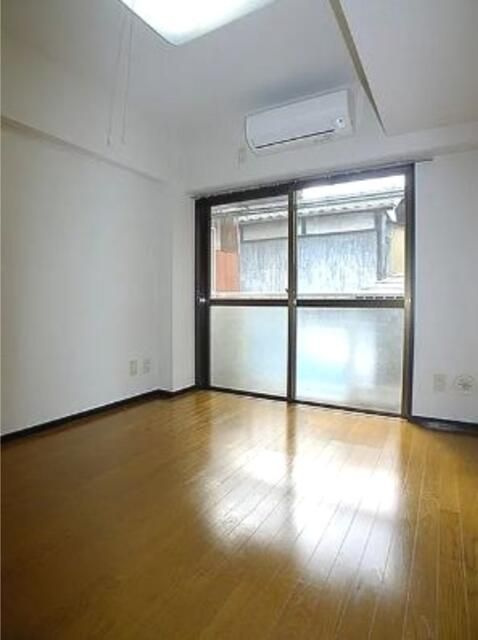 ジュネス八幡の居間・リビング