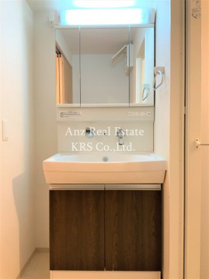 【洗面所】 | アルデールトモ北堀江 | 洗面台は三面鏡&シャワー付きです！