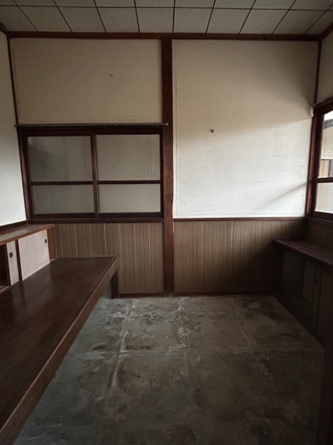 玉野市山田の収納|玄関横の納戸
