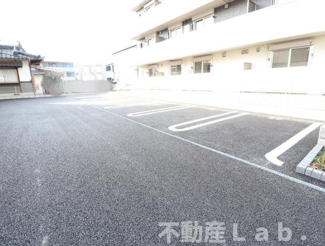 ルヴェデュソレイユ Ⅱの駐車場