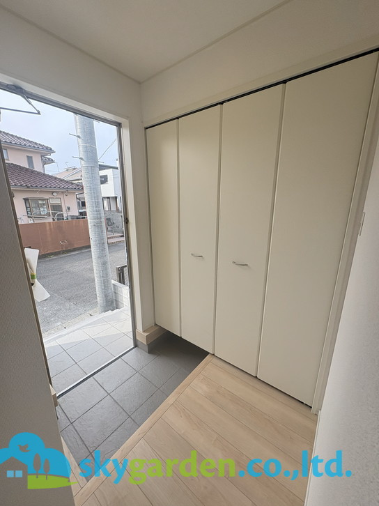 茅ヶ崎市南湖第18　新築戸建　全2棟1号棟の玄関