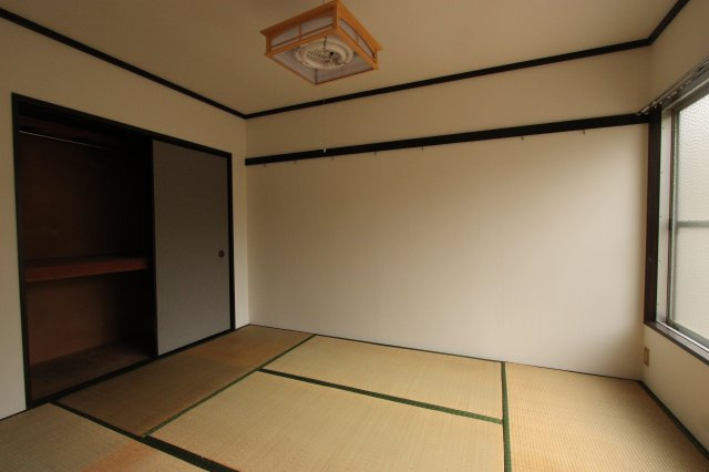三協ハイツの和室|柔らかい畳が心地よい和室
