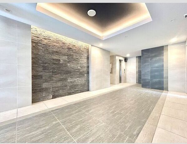 エスリード泉プライムのエントランス