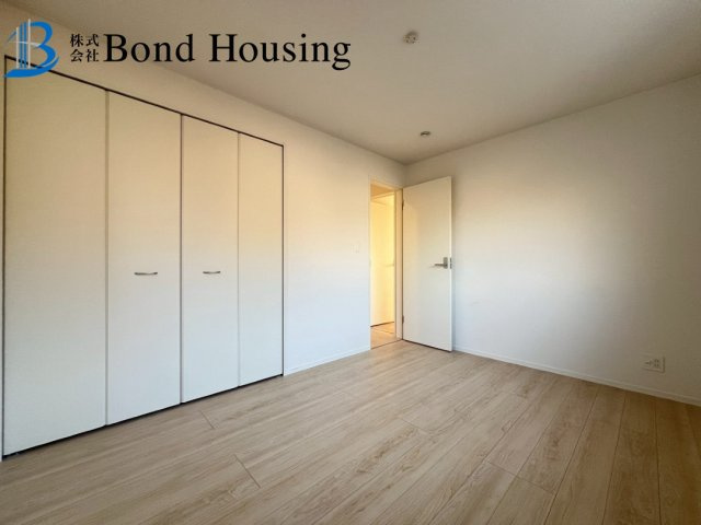 近隣買い物施設充実　二見町西二見第22　新築2区画　1号棟の玄関