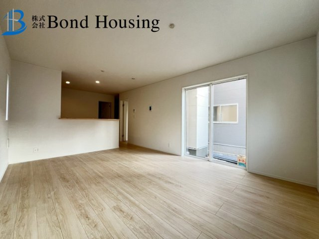 近隣買い物施設充実　二見町西二見第22　新築2区画　1号棟の居間・リビング