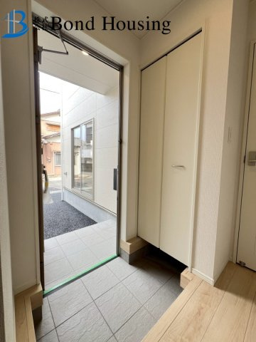 近隣買い物施設充実　二見町西二見第22　新築2区画　1号棟の前面道路含む現地写真