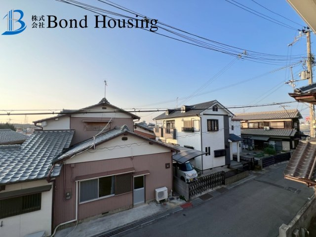 近隣買い物施設充実　二見町西二見第22　新築2区画　1号棟の前面道路含む現地写真