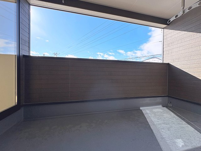 新築戸建・新築建売　福島市飯坂町湯野第7　湯野小・西根中のバルコニー|天候の急な変化にも柔軟に対応できる快適なインナーバルコニー！