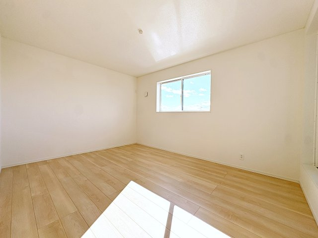 新築戸建・新築建売　福島市飯坂町湯野第7　湯野小・西根中の洋室|8.3帖の洋室はご夫婦の主寝室としておすすめです！