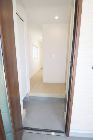 郡山市昭和1丁目第9　　　2号棟　　　芳賀小学校、郡山第４中学区の玄関