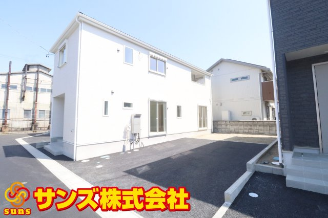 郡山市昭和1丁目第9　　　2号棟　　　芳賀小学校、郡山第４中学区の外観|南西側から見た駐車場を含む外観♪